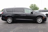 Used 2023 Chrysler Pacifica Touring-L image 4