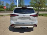 New 2025 Toyota Highlander Platinum image 4