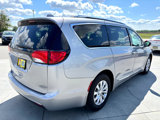 Used 2018 Chrysler Pacifica Touring-L image 4