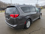 Used 2020 Chrysler Pacifica Touring-L image 5