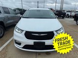 Used 2023 Chrysler Pacifica Touring-L image 3