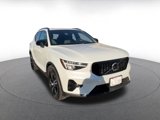 Used 2024 Volvo XC40 B5 Core image 3