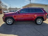 Used 2021 Jeep Grand Cherokee Laredo image 2