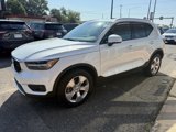 Used 2022 Volvo XC40 T5 Momentum image 3