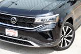 Used 2022 Volkswagen Taos SE w/ Panoramic Sunroof Package image 2