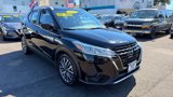 Used 2024 Nissan Kicks SV image 2