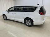 Used 2024 Chrysler Pacifica Touring-L image 3