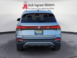 New 2025 Volkswagen Taos SE image 4