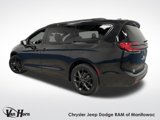 Used 2023 Chrysler Pacifica Touring-L image 3