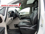 Used 2023 Chrysler Pacifica Limited image 4