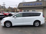 Used 2022 Chrysler Pacifica Touring-L image 2