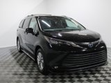 New 2025 Toyota Sienna XLE image 3