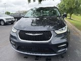 Used 2021 Chrysler Pacifica Touring-L w/ Uconnect Theater Family Group image 2