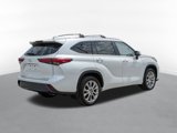 Used 2023 Toyota Highlander Limited image 3