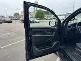 Used 2019 Nissan Titan SV w/ SV Convenience Package image 6