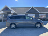 Used 2022 Chrysler Pacifica Touring-L image 2