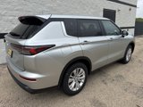 New 2025 Mitsubishi Outlander ES image 3