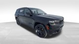 New 2025 Jeep Grand Cherokee L Altitude image 2