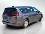 Used 2023 Chrysler Pacifica Touring-L image 4