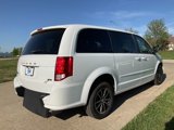 Used 2017 Dodge Grand Caravan SE image 3