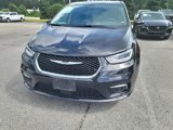 Used 2023 Chrysler Pacifica Touring-L image 3