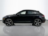 Certified 2024 Porsche Macan image 2
