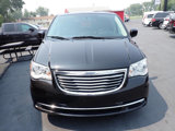 Used 2016 Chrysler Town & Country Touring w/ Driver Convenience Group image 2