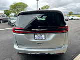 Used 2023 Chrysler Pacifica Touring-L image 6