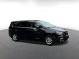 Used 2024 Chrysler Pacifica Touring-L image 2