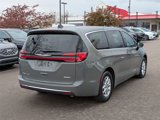 Used 2025 Chrysler Pacifica Select image 3