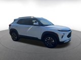 Used 2025 Chevrolet TrailBlazer LT image 2