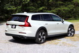 Used 2020 Volvo V60 T5 Cross Country image 3