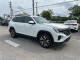 Used 2024 Volkswagen Atlas SE image 2
