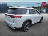 New 2025 Nissan Pathfinder Platinum image 5