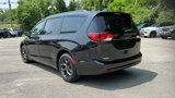 Certified 2020 Chrysler Pacifica Touring-L w/ S Appearance Package image 5