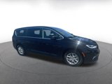 Used 2024 Chrysler Pacifica Touring-L image 2