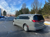 Used 2022 Chrysler Pacifica Touring-L image 5