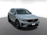 Used 2024 Volvo XC40 B5 Core image 3