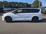 New 2024 Chrysler Pacifica Limited w/ Uconnect Theater Family Group image 3