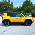 Used 2016 Jeep Renegade Trailhawk w/ Premium Trailhawk Package image 3