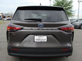 Used 2021 Toyota Sienna LE image 5