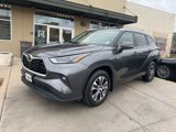 Used 2023 Toyota Highlander XLE image 2