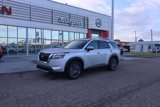 New 2025 Nissan Pathfinder SL image 2