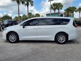 New 2025 Chrysler Pacifica Select image 4
