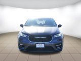 Used 2023 Chrysler Pacifica Touring-L image 2