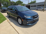 Used 2022 Chrysler Pacifica Touring-L image 5