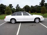 Used 2011 Lincoln Town Car Signature Limited image 6