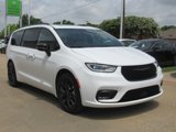 Used 2025 Chrysler Pacifica Limited image 4