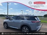 New 2025 Nissan Pathfinder Platinum image 2