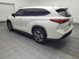 Used 2021 Toyota Highlander XLE image 3